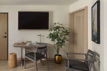 Room, 2 Queen Beds, Accessible (Mobility, Roll-In Shower)