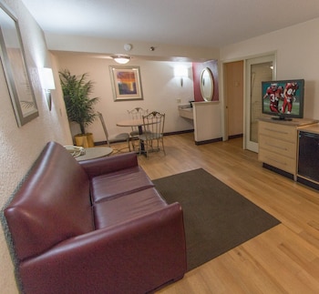 Suite, Multiple Beds (Smoke Free)