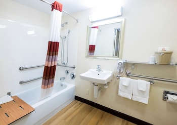 Deluxe Room, 1 King Bed, Accessible (Smoke Free)