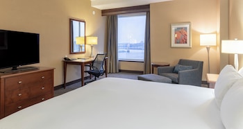 Club Room, 1 King Bed, Free Breakfast