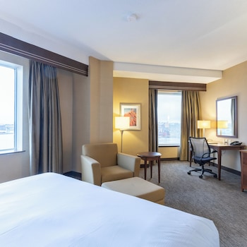 Club Room, 1 King Bed, Free Breakfast