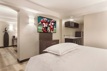 Premium Suite, Multiple Beds, Accessible, Kitchenette (Upgraded Bedding & Snack, Smoke Free)