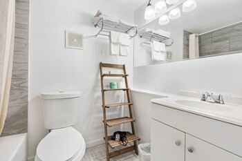 Superior Single Room, 1 King Bed, Smoking