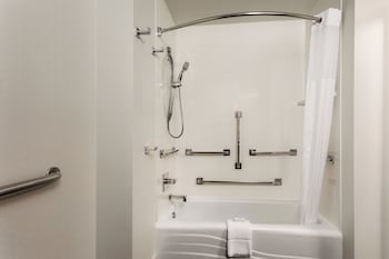 Room, 1 King Bed, Accessible, Bathtub