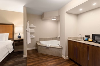 Room, 1 King Bed, Jetted Tub