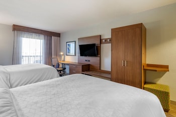 Standard Room, 2 Queen Beds, Balcony