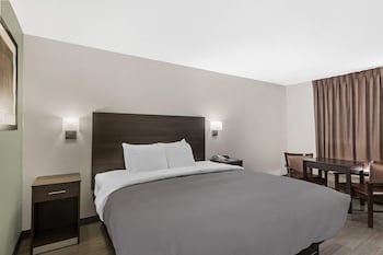 1 King Bed, Smoking