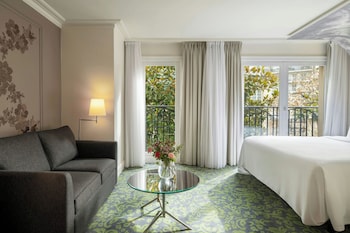 Junior Suite, 1 King Bed with Sofa bed