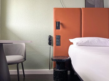 Room 1 double bed and 1 child bed under 12 years old