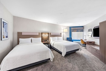 Suite, 2 Queen Beds, Kitchenette
