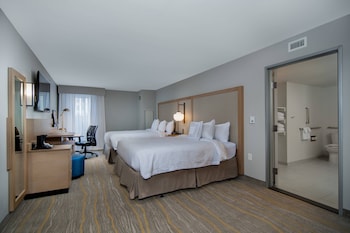 Room, 2 Queen Beds, Roll-in Shower