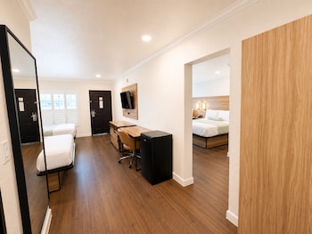 Deluxe Suite, 2 Bedrooms, 2 Bathrooms