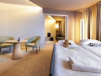 Suite, 1 Queen Bed with Sofa bed