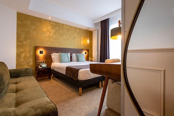Comfort Room, 1 Queen Bed, Non Smoking (with Single Sofabed;Courtyard side)