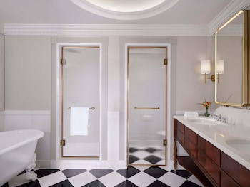 Suite, 2 Bedrooms, Terrace (1313sf, 122s m)