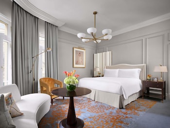 Luxury Room, 1 King Bed, Garden View (365sf, 34sm)