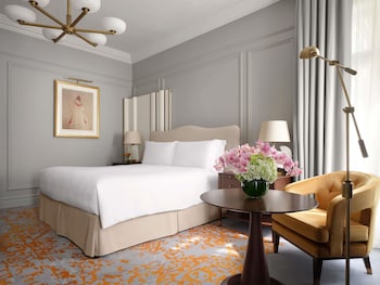 Deluxe Room, 1 King Bed (333sf, 31sm)