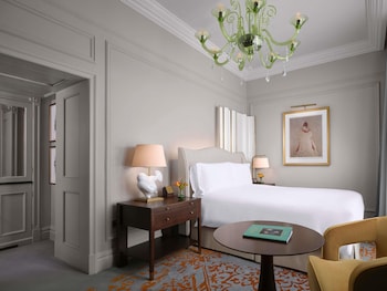 Junior Suite, 1 King Bed (452sf, 42sm)