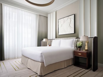 Superior Room, 1 Queen Bed (290sf, 27sm)