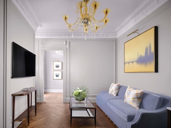 Grand Suite, 1 King Bed with Sofa bed (Gran River, 678sf, 6 3sm)