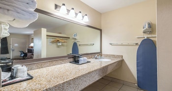Standard Room, 2 Queen Beds, Non Smoking, Kitchen (Full Kitchen)