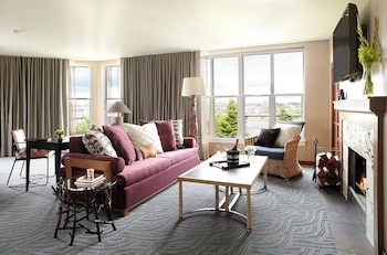 Suite, Fireplace, River View (Mount Hood)