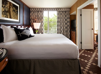 Studio Suite, 1 King Bed with Sofa bed