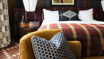 Studio Suite, River View (with Willamette River View)