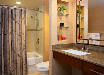 Room, 2 Bedrooms, River View (RiverView Residence)