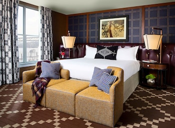 Room, 1 King Bed, River View