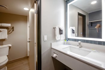 Suite, 1 King Bed, Non Smoking