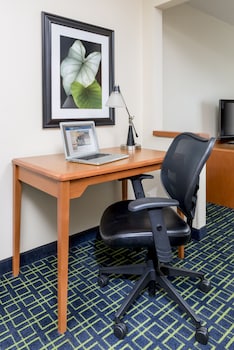 Room, 1 King Bed (Mobility/Hearing Access, Roll-In Shwr)