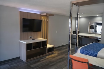 Suite, 1 King Bed, Non Smoking