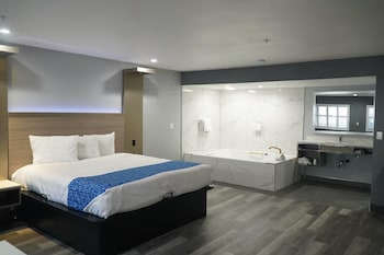 Suite, 1 King Bed, Non Smoking