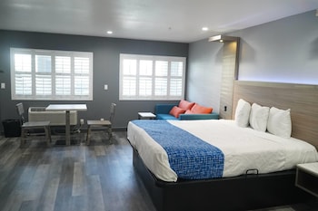 Deluxe Room, 1 King Bed with Sofa bed, Non Smoking