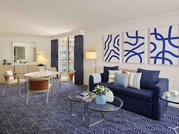 Grand Prix Suite, sea and city view, One Kingsize bed