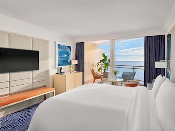 Riviera Suite, sea view, Kingsize bed or double beds