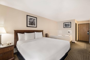 Room, 1 King Bed, Non Smoking, Jetted Tub