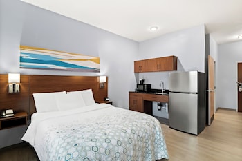 Studio, 1 Queen Bed, Accessible, Non Smoking (Roll-In Shower)