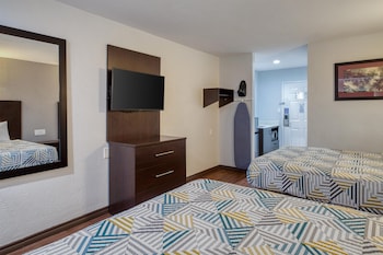 Standard Apartment, 2 Queen Beds, Non Smoking, Kitchen (Full Kitchen)