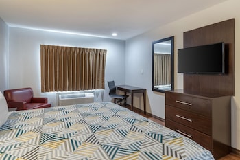 Standard Room, 1 King Bed, Accessible, Refrigerator & Microwave