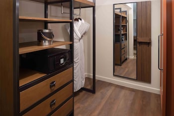 Junior Suite, 1 King Bed with Sofa bed, Resort View