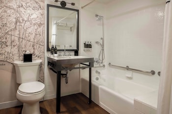 Standard Room, 1 King Bed, Accessible (Grab Bar)