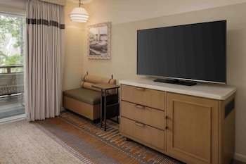 Standard Room, 1 King Bed, Accessible (Grab Bar)