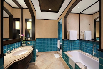 Prestige Room, Lake View, 1 King Bed