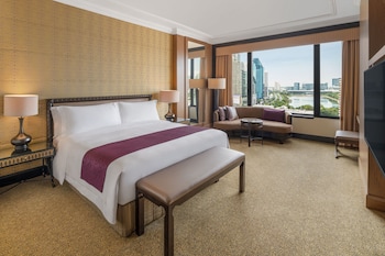 Prestige Suite, Lake View, 1 King Bed