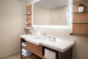 Suite, 1 King Bed, Ground Floor