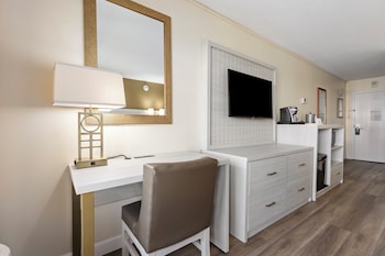 Standard Room, 1 King Bed, Accessible (Mobility, Roll-in Shower)