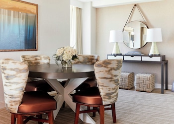 Suite (Alcove)
