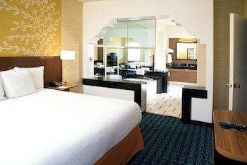 Suite, 1 King Bed with Sofa bed, Hearing Accessible (Accessible Bathtub)